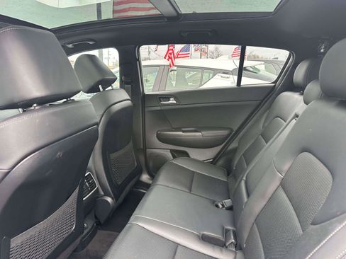 Used 2022 Kia Sportage Nightfall Edition image 9