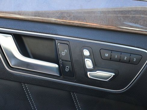 Used 2016 Mercedes-Benz E 400 4MATIC Sedan image 8