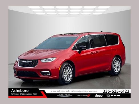 New 2026 Chrysler Pacifica Limited FWD image 1