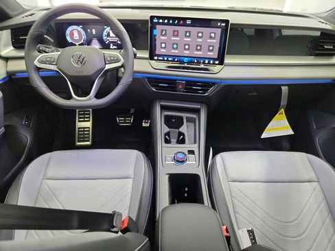 New 2025 Volkswagen Tiguan SE R-Line image 7