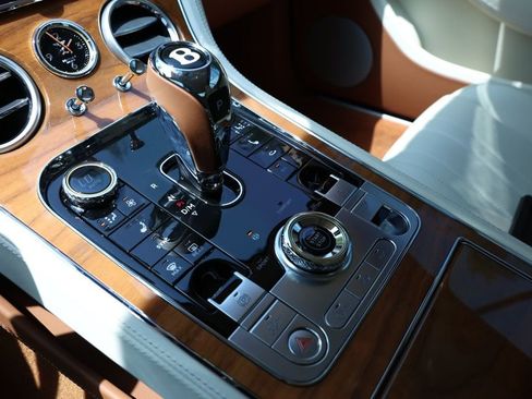 Used 2024 Bentley Continental GT image 18