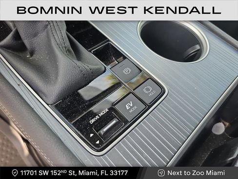 Used 2025 Toyota Sienna XLE image 22