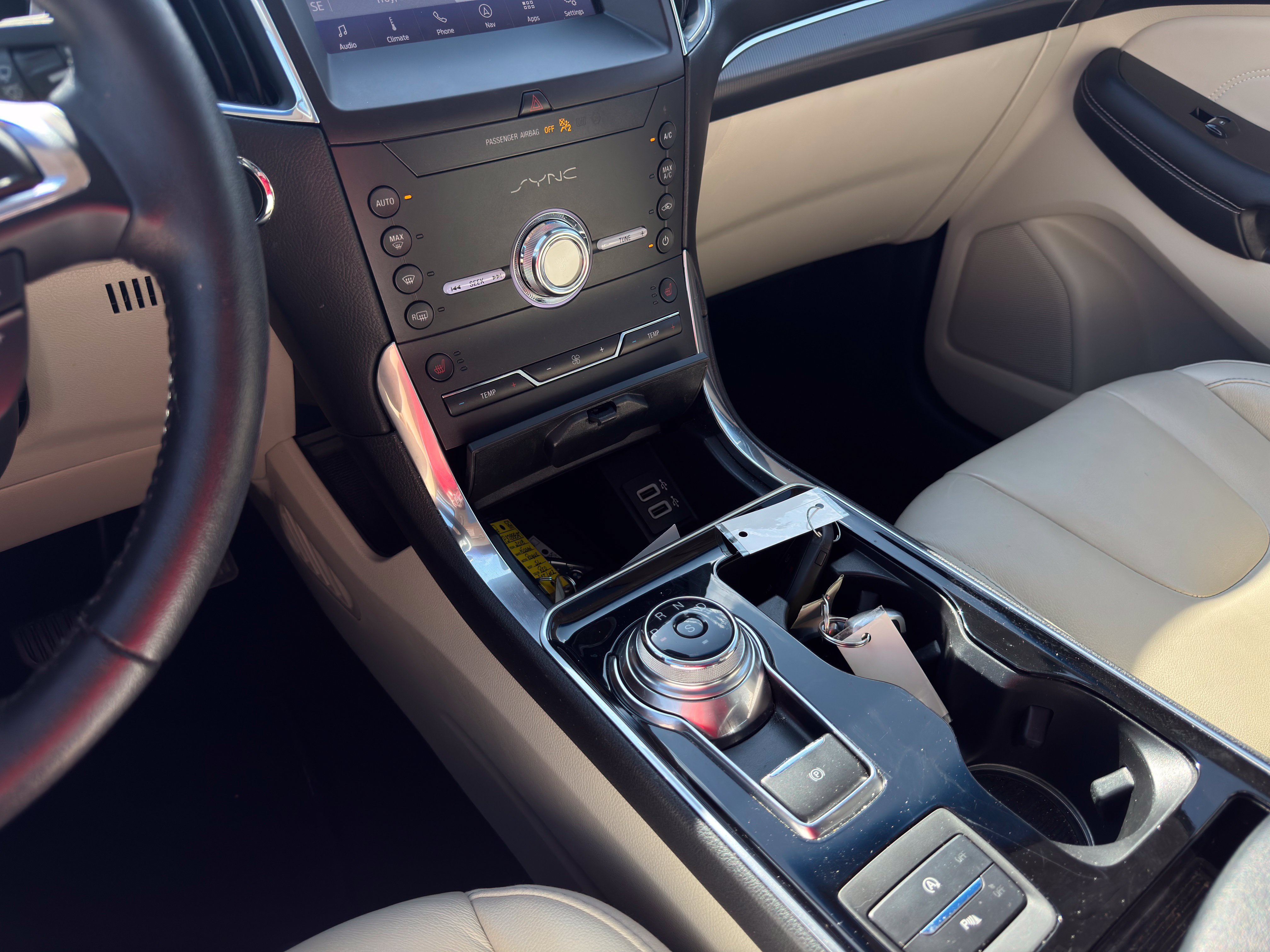Used 2020 Ford Edge Titanium FWD image 11
