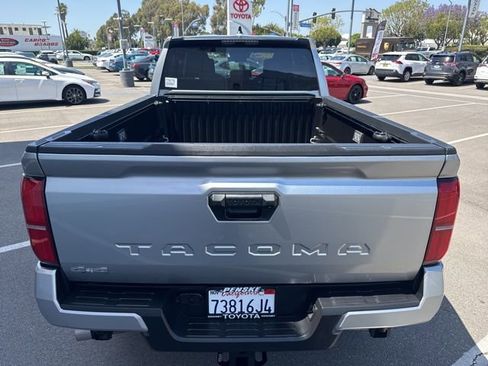 Certified 2025 Toyota Tacoma SR5 AWD/4WD image 9
