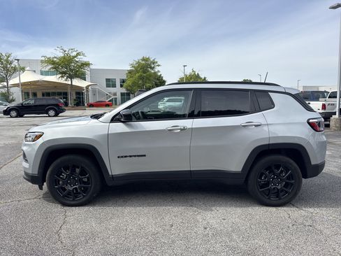 Used 2026 Jeep Compass Latitude AWD/4WD image 10