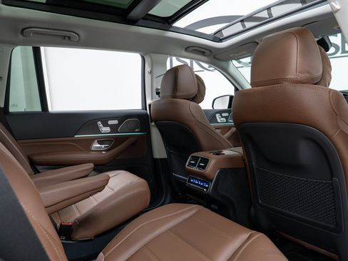 Used 2026 Mercedes-Benz GLS 450 4MATIC image 23