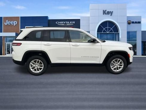 Used 2025 Jeep Grand Cherokee Laredo X image 6