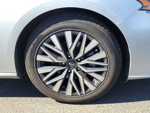 Used 2023 Nissan Altima 2.5 SV image 5