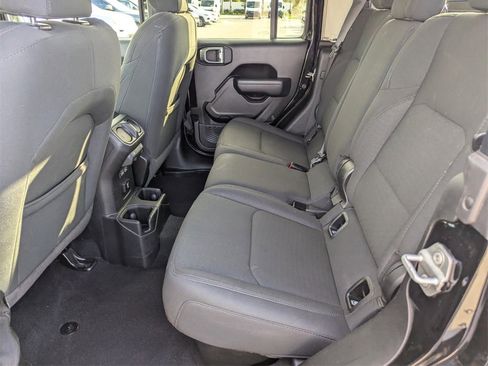 Used 2023 Jeep Gladiator Sport image 17