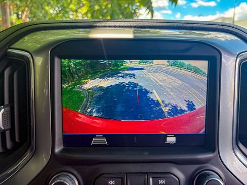 Used 2022 Chevrolet Silverado 1500 LT AWD/4WD image 18