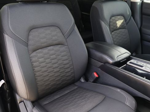 Used 2025 Nissan Pathfinder SV w/ SV Premium Package image 18