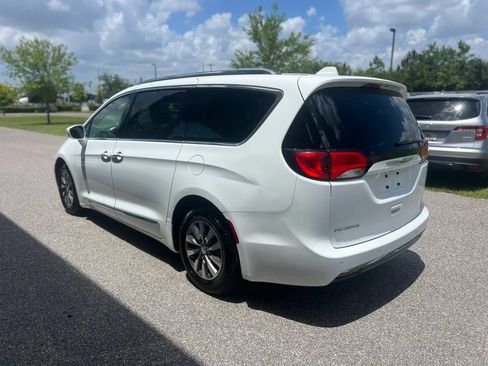 Used 2020 Chrysler Pacifica Touring-L Plus FWD image 6