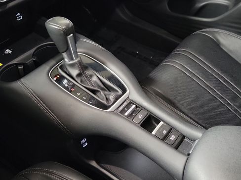 Certified 2024 Honda HR-V EX-L image 33