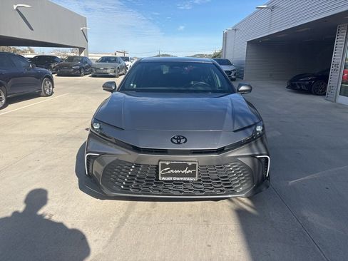 Used 2025 Toyota Camry SE image 2