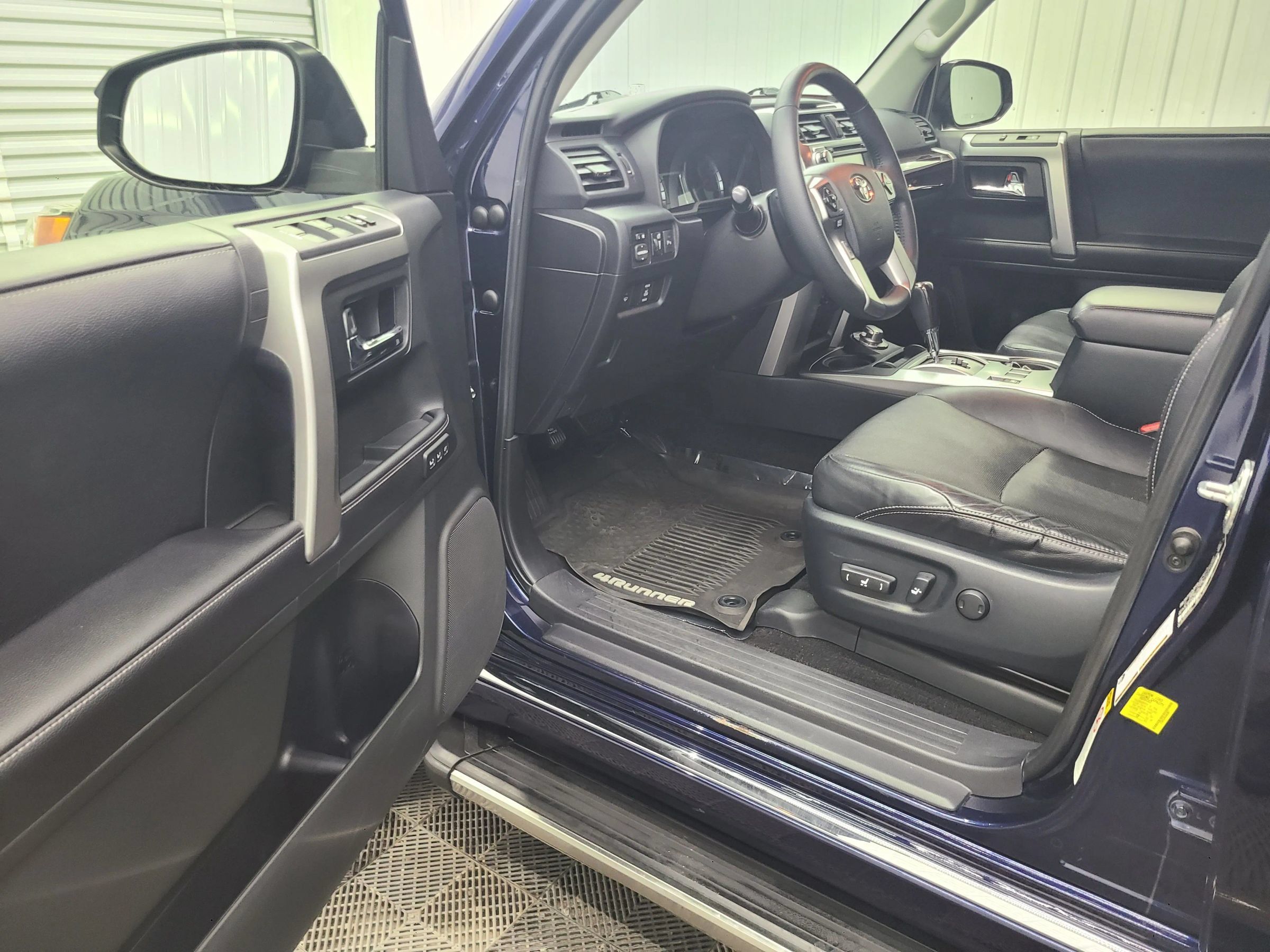 Used 2018 Toyota 4Runner Limited AWD/4WD image 22