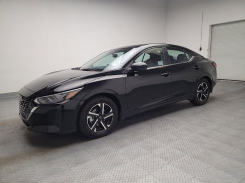 Used 2025 Nissan Sentra SV image 2
