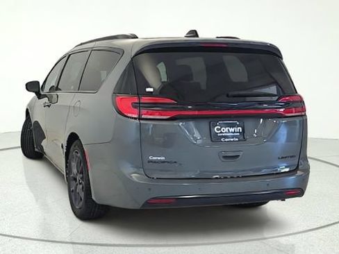Used 2025 Chrysler Pacifica Limited FWD image 4