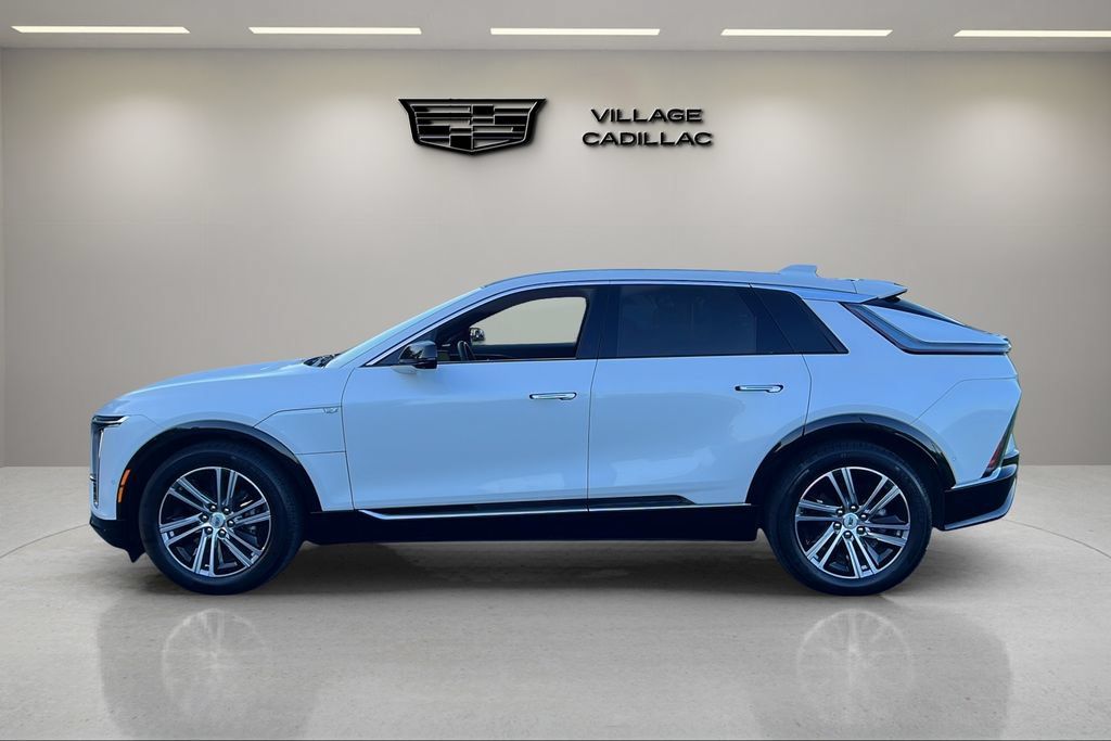 Used 2025 Cadillac Lyriq Luxury RWD image 2