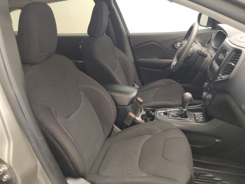 Used 2019 Jeep Cherokee Latitude w/ Popular Appearance Group FWD image 21