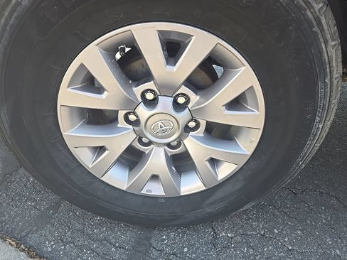 Used 2019 Toyota Tacoma SR5 AWD/4WD image 34