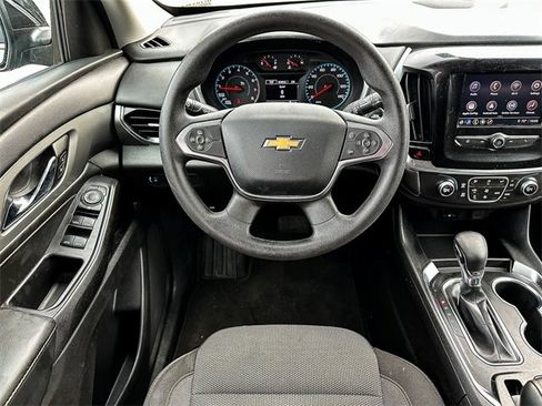Used 2021 Chevrolet Traverse LS image 18