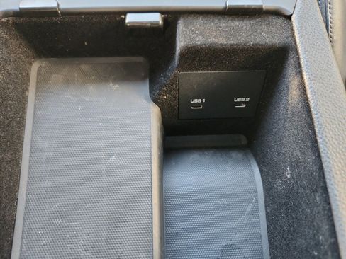 Certified 2023 Porsche Cayenne Platinum Edition image 37