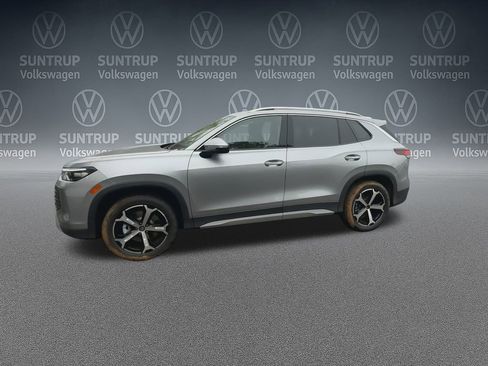 New 2025 Volkswagen Tiguan SE image 9