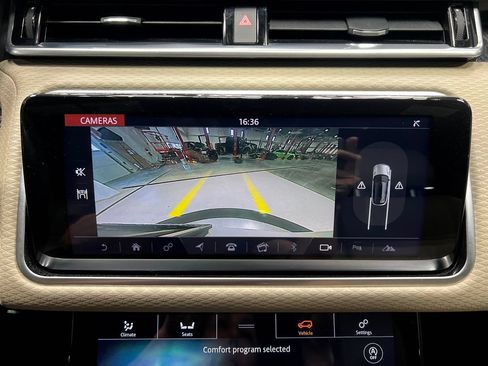Used 2018 Land Rover Range Rover Velar R-Dynamic SE AWD/4WD image 12