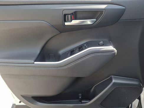 Used 2022 Toyota Highlander XSE image 13