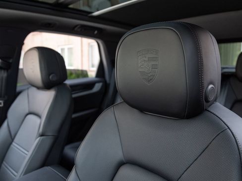 Certified 2026 Porsche Cayenne AWD/4WD image 24