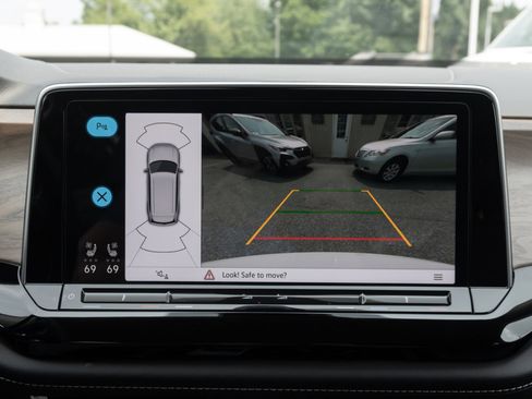 Used 2024 Volkswagen Atlas SE image 24