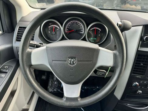 Used 2010 Dodge Grand Caravan SE w/ Climate Group image 19