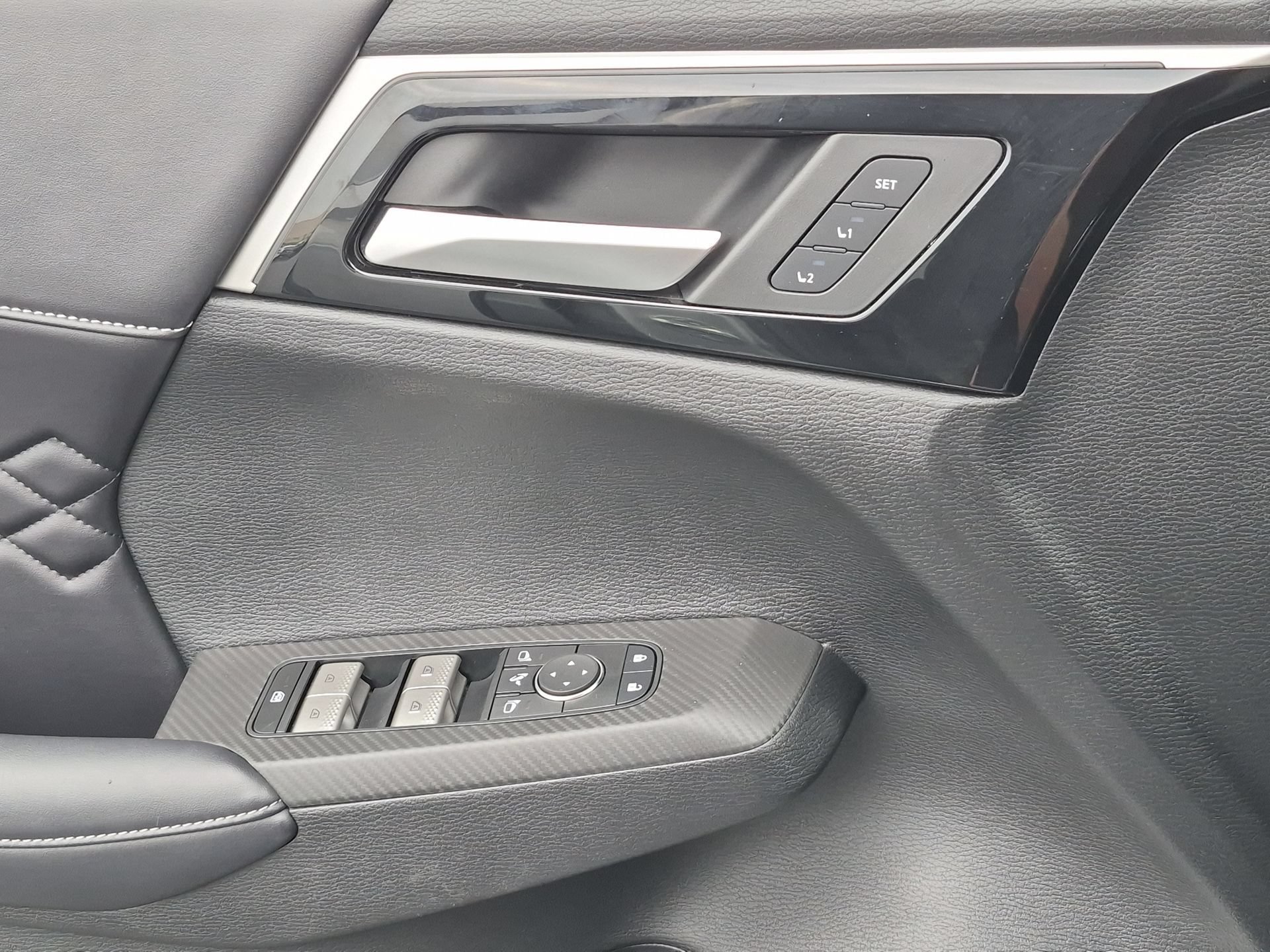 Used 2024 Mitsubishi Outlander SEL AWD/4WD image 24