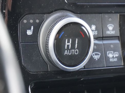 Used 2022 Toyota Highlander XLE image 26