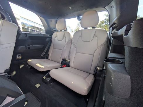 Used 2026 Volvo XC90 B6 Ultra w/ Lounge Package image 18