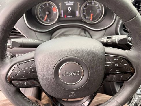 Used 2020 Jeep Cherokee Latitude Plus FWD image 26