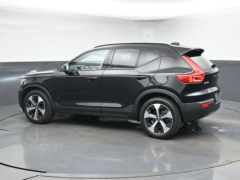 Used 2025 Volvo XC40 B5 Plus AWD/4WD image 6