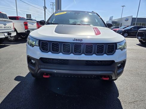 Used 2025 Jeep Compass Trailhawk AWD/4WD image 42