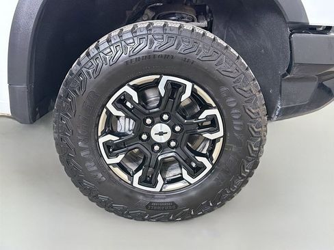 Used 2023 Chevrolet Silverado 1500 ZR2 w/ Technology Package AWD/4WD image 28