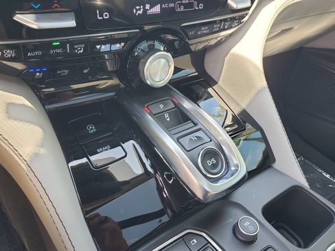 Used 2024 Acura MDX SH-AWD w/ Advance Package image 33