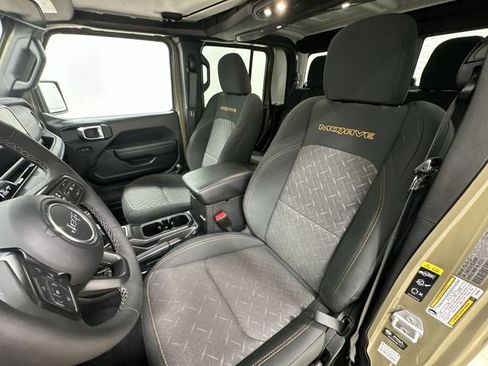 Used 2025 Jeep Gladiator Mojave w/ Safety Group image 14