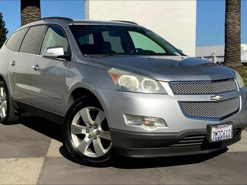 Used 2012 Chevrolet Traverse LTZ FWD image 2