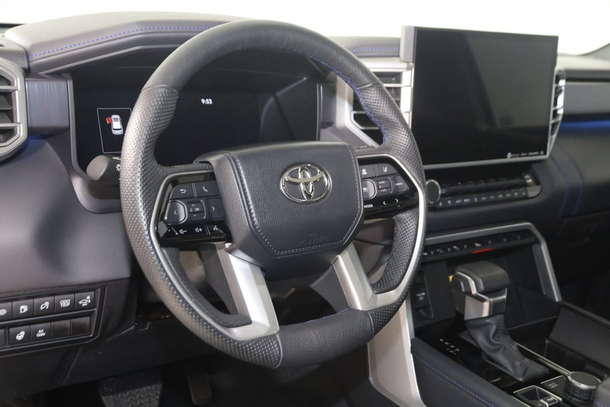 Used 2024 Toyota Sequoia Platinum AWD/4WD image 6