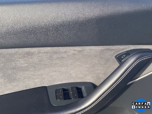 Used 2021 Tesla Model Y Long Range image 23