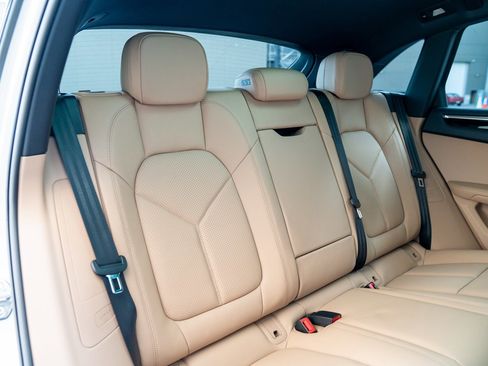 Certified 2025 Porsche Macan image 20