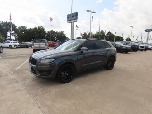 Used 2020 Lincoln Nautilus Reserve w/ Equipment Group 201A FWD image 2