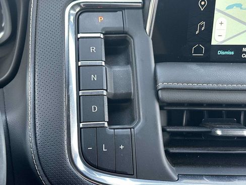 Used 2023 GMC Yukon SLT w/ SLT Luxury Package RWD image 35