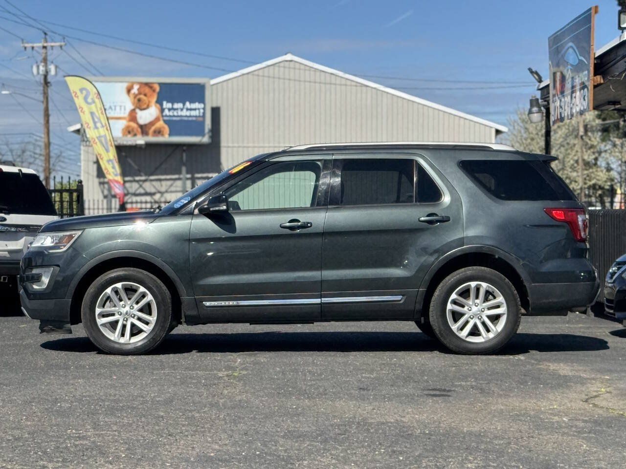 Used 2016 Ford Explorer XLT w/ Equipment Group 202A AWD/4WD image 19