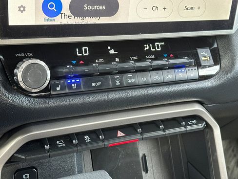 Used 2025 Toyota Tundra Limited image 19