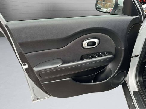Used 2014 Kia Soul FWD image 9